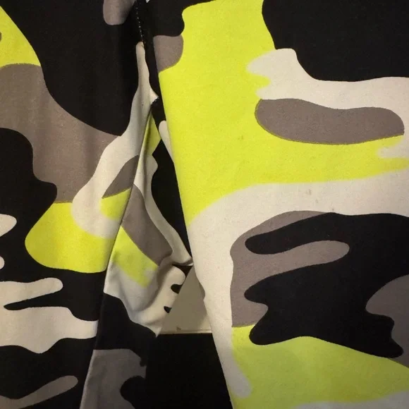 Women’s Yellow Camouflage Leggings - Picture 5 of 9